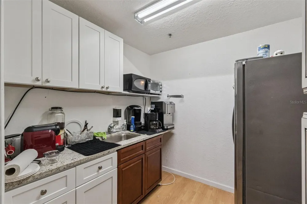 6881 KINGSPOINTE PARKWAY #6 Orlando, FL 32819