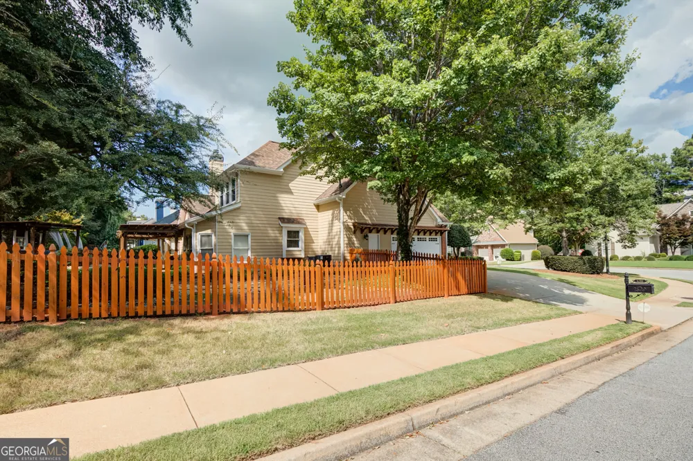 430 Lake Forest DR Newnan, GA 30265
