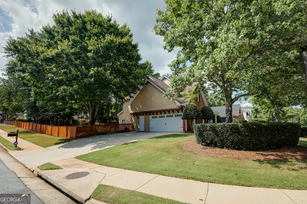 430 Lake Forest DR Newnan, GA 30265