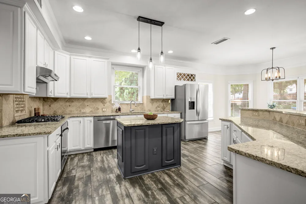 430 Lake Forest DR Newnan, GA 30265