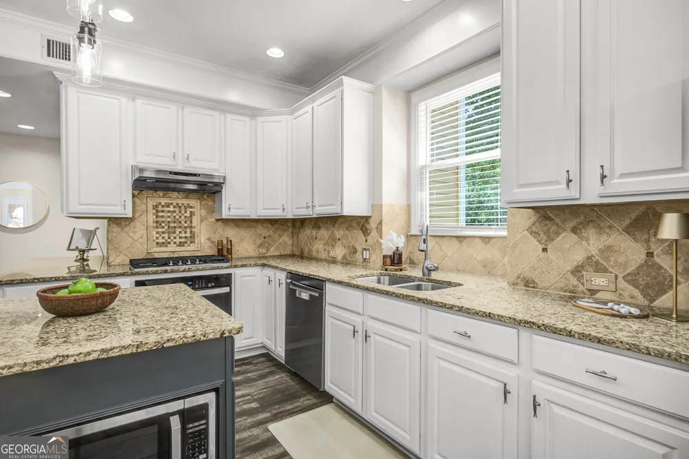 430 Lake Forest DR Newnan, GA 30265