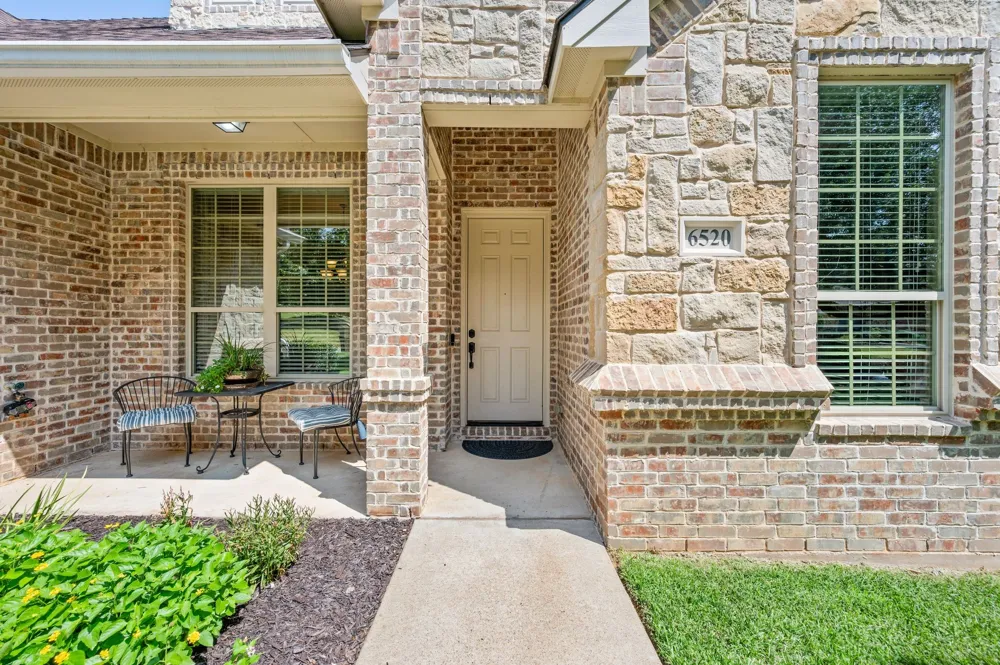 6520 Valleyview Drive North Richland Hills, TX 76182