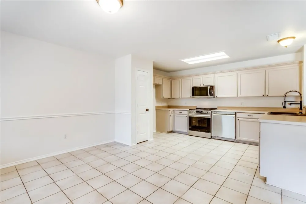1025 Jessica Drive Burleson, TX 76028