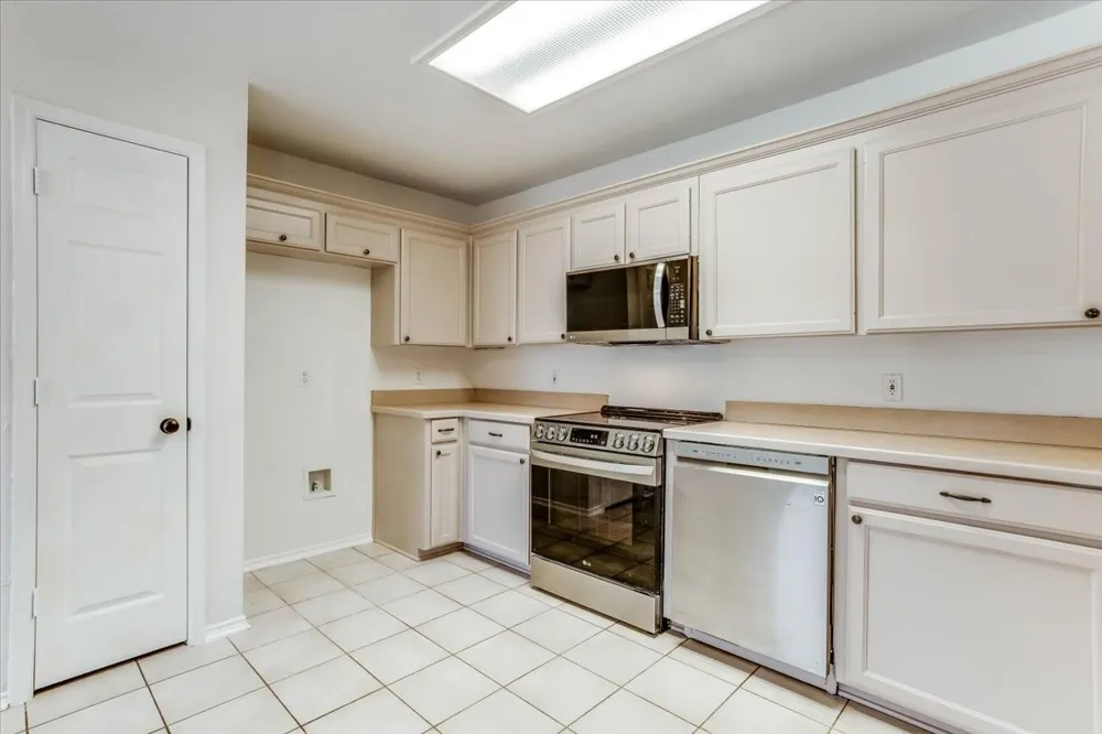 1025 Jessica Drive Burleson, TX 76028