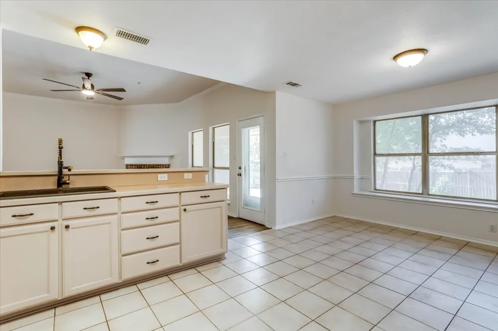 1025 Jessica Drive Burleson, TX 76028