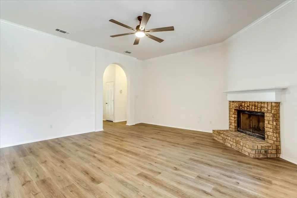 1025 Jessica Drive Burleson, TX 76028