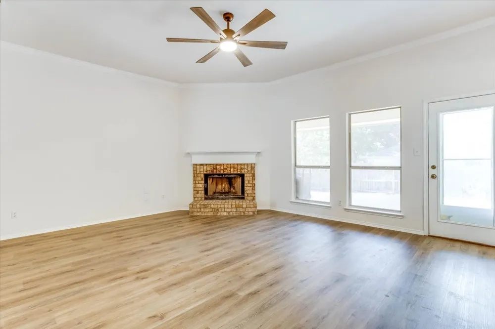 1025 Jessica Drive Burleson, TX 76028