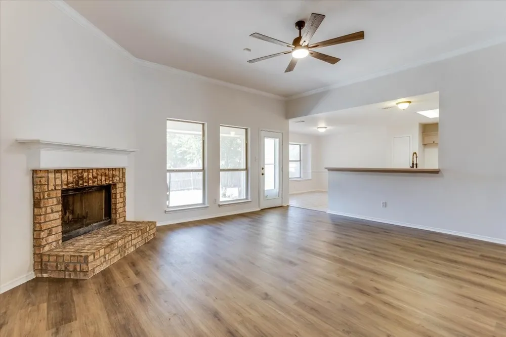 1025 Jessica Drive Burleson, TX 76028