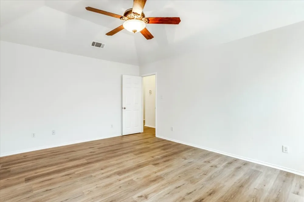 1025 Jessica Drive Burleson, TX 76028