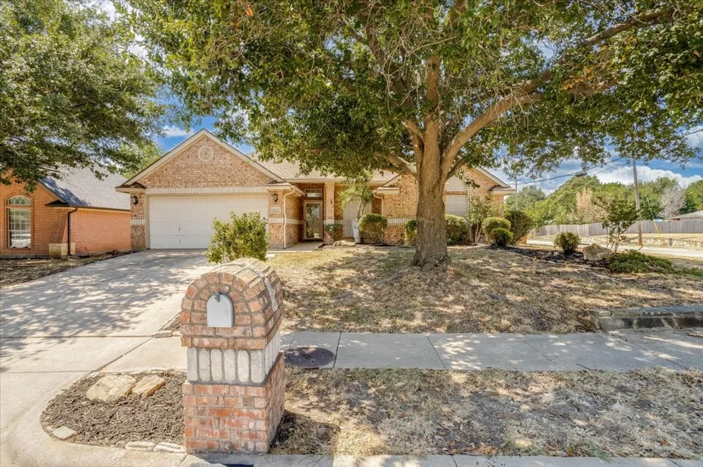 1025 Jessica Drive Burleson, TX 76028