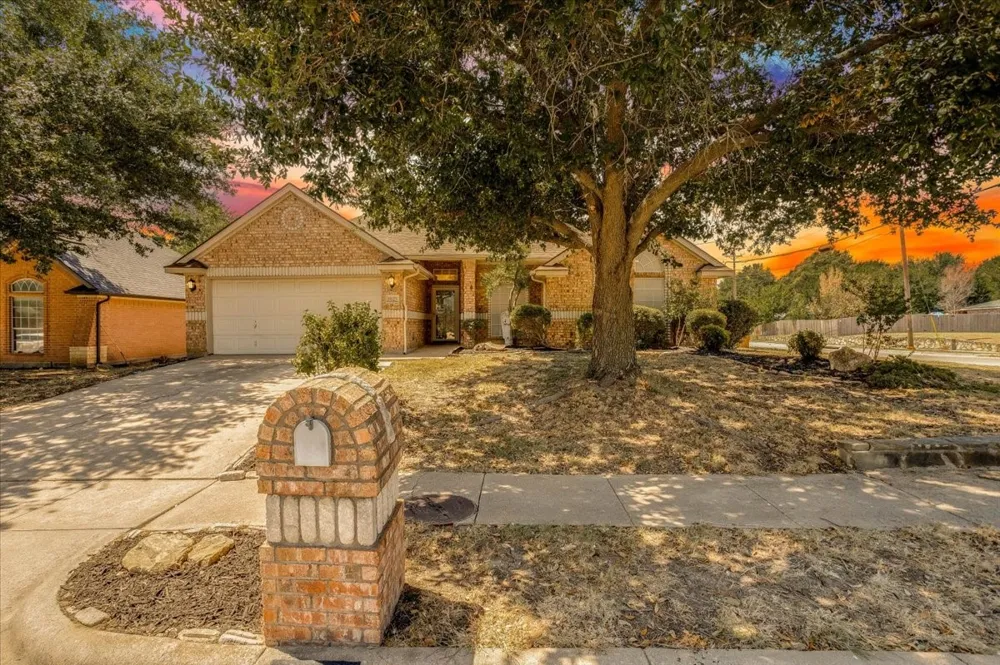 1025 Jessica Drive Burleson, TX 76028