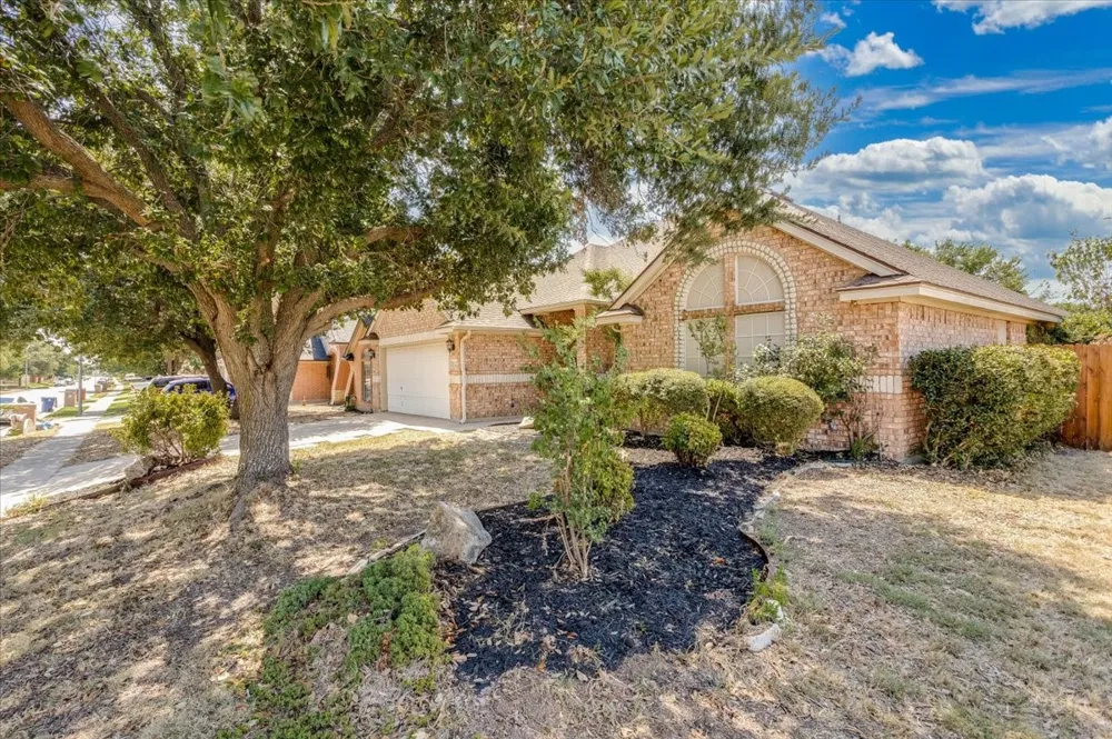 1025 Jessica Drive Burleson, TX 76028