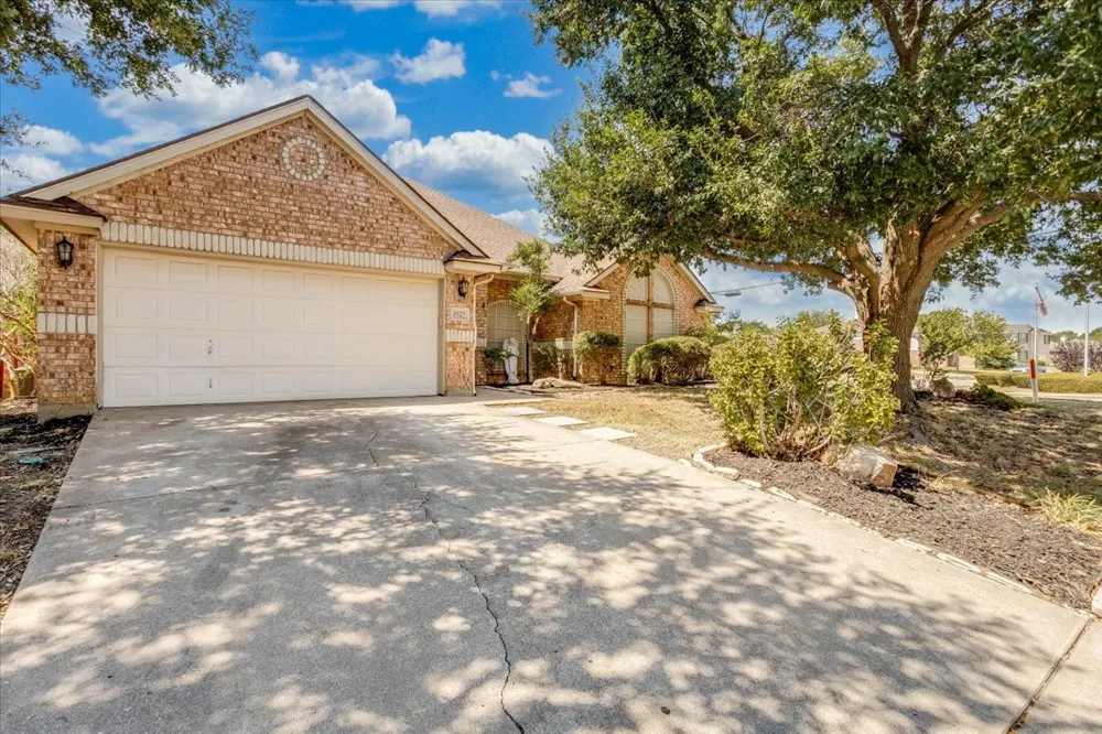 1025 Jessica Drive Burleson, TX 76028