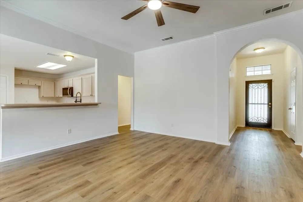 1025 Jessica Drive Burleson, TX 76028