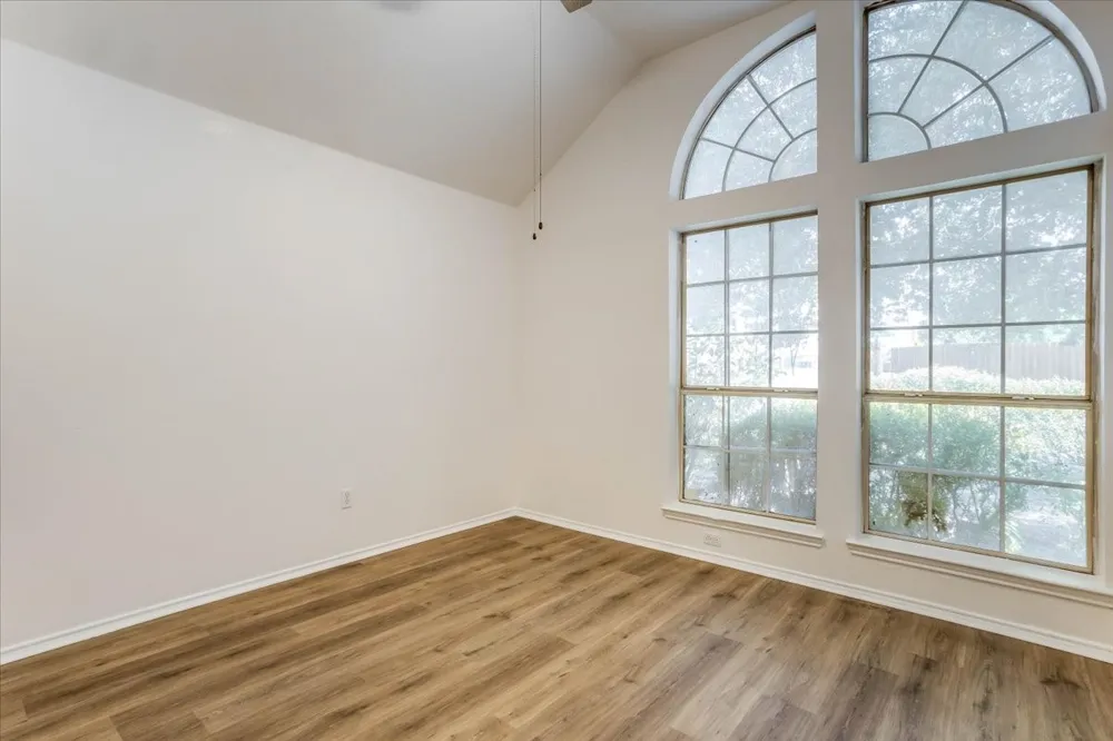 1025 Jessica Drive Burleson, TX 76028