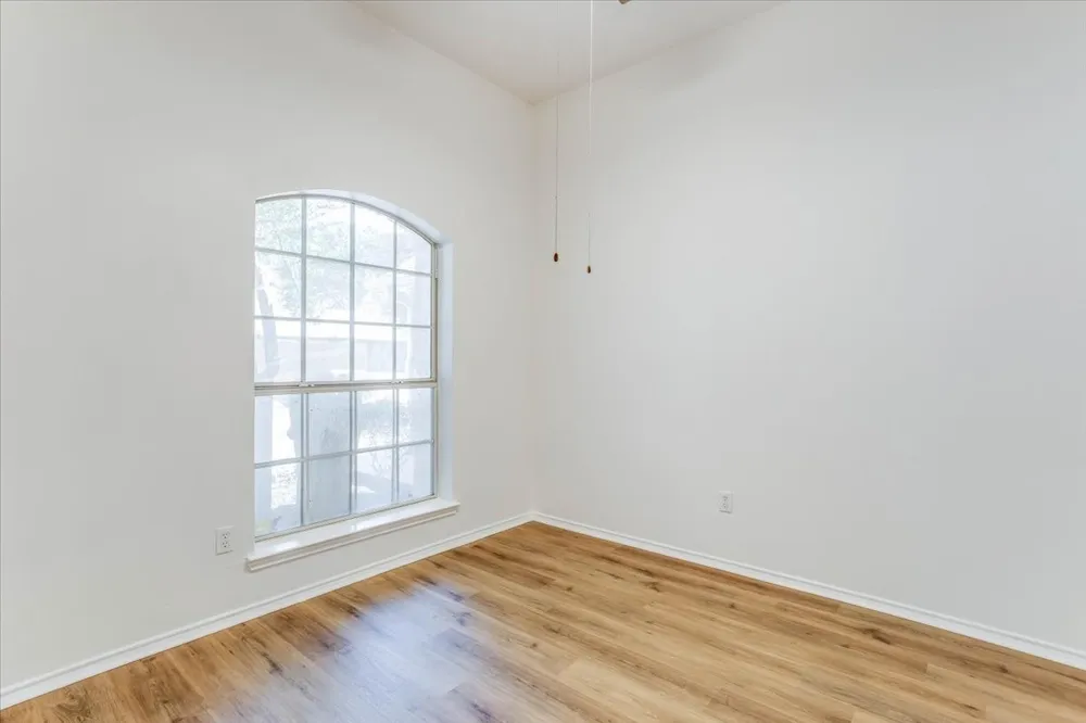 1025 Jessica Drive Burleson, TX 76028