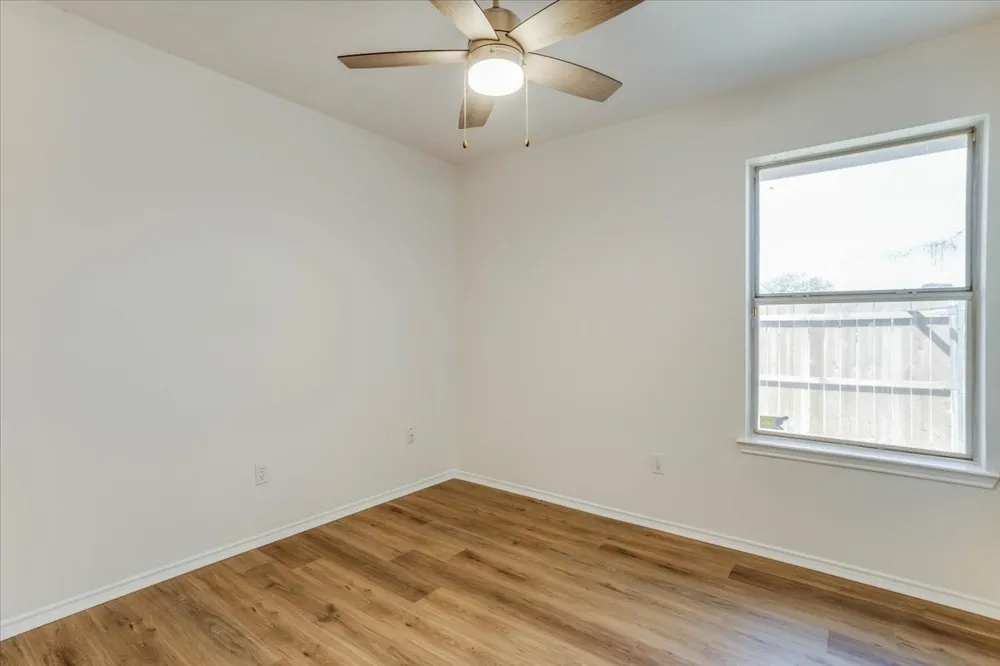 1025 Jessica Drive Burleson, TX 76028