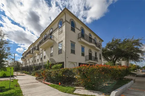 5801 Winsome Lane #305