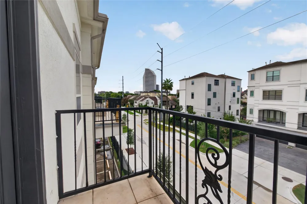 5801 Winsome Lane #305 Houston, TX 77057