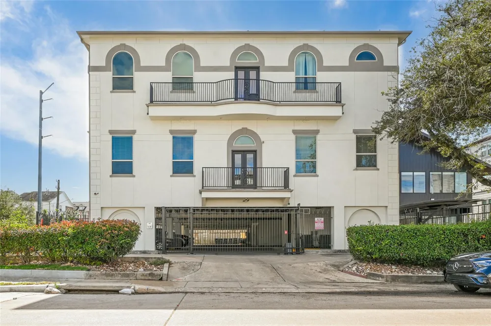 5801 Winsome Lane #305 Houston, TX 77057