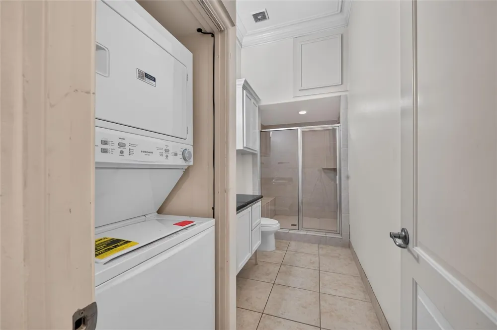 5801 Winsome Lane #305 Houston, TX 77057