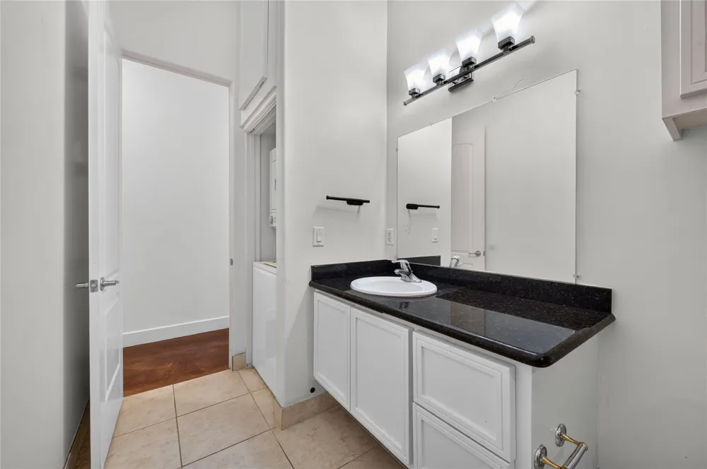 5801 Winsome Lane #305 Houston, TX 77057