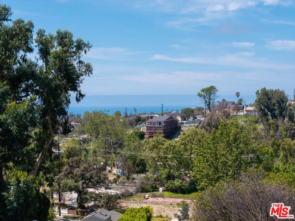 1025 Las Pulgas Road Pacific Palisades, CA 90272