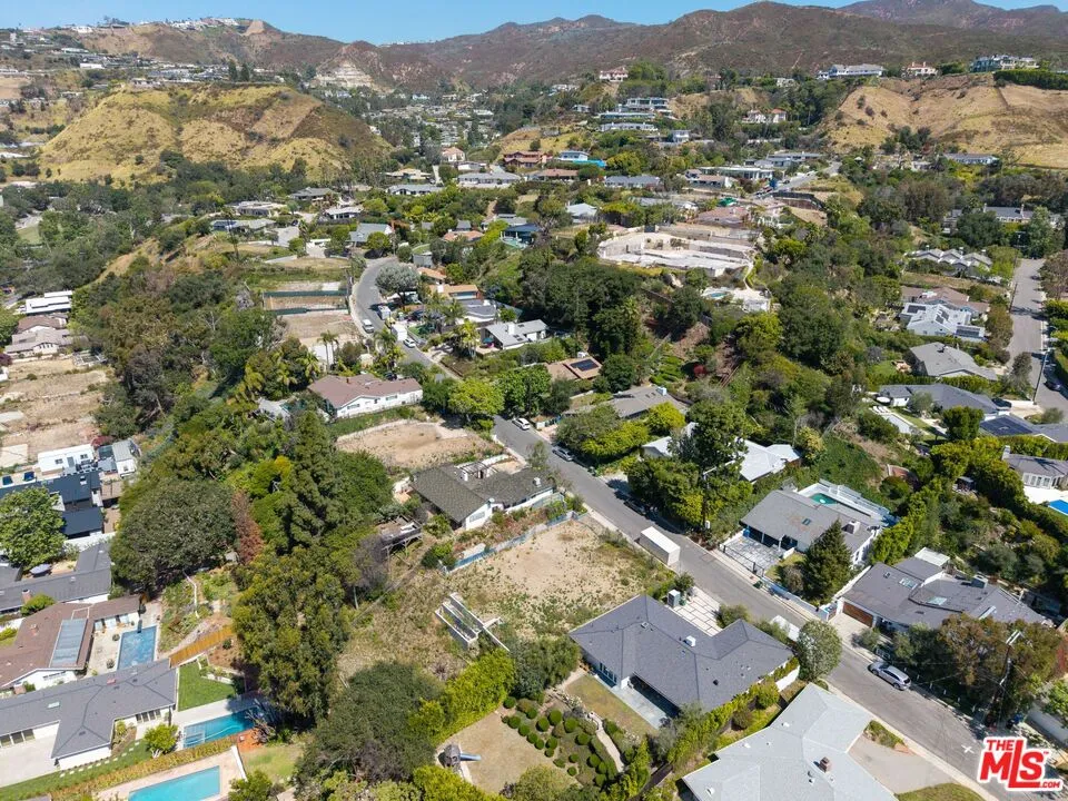 1025 Las Pulgas Road Pacific Palisades, CA 90272