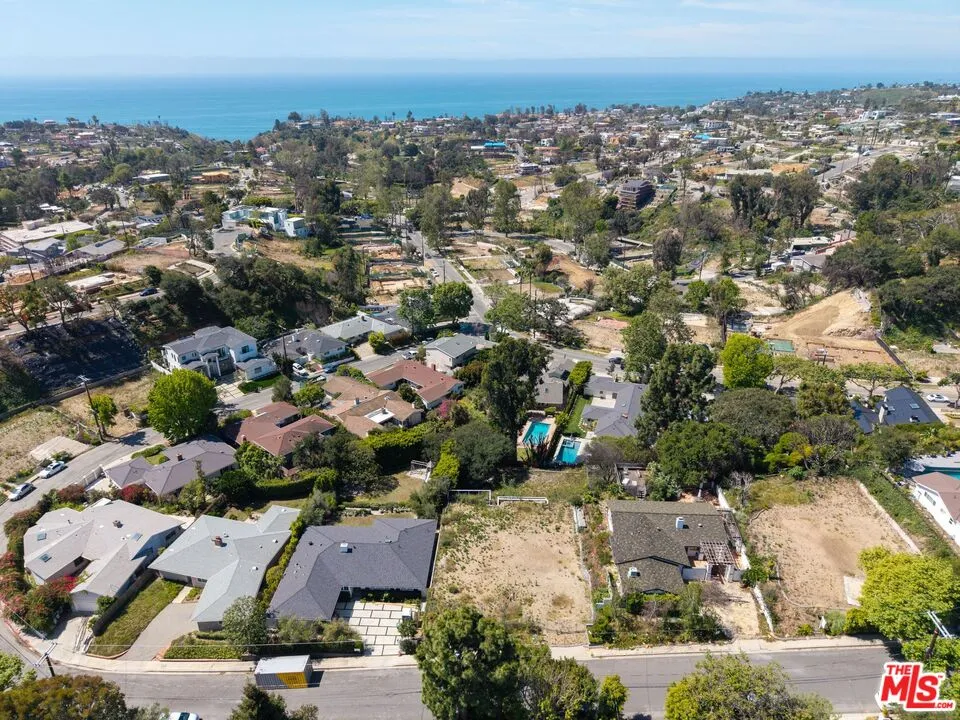 1025 Las Pulgas Road Pacific Palisades, CA 90272