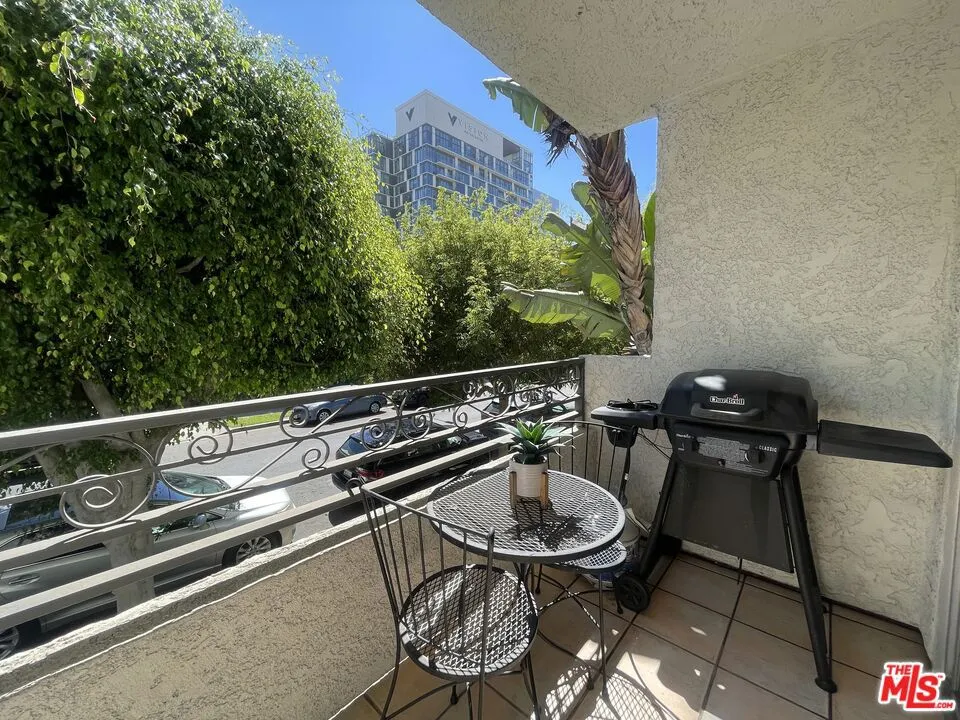 6151 Orange Street #116 Los Angeles, CA 90048