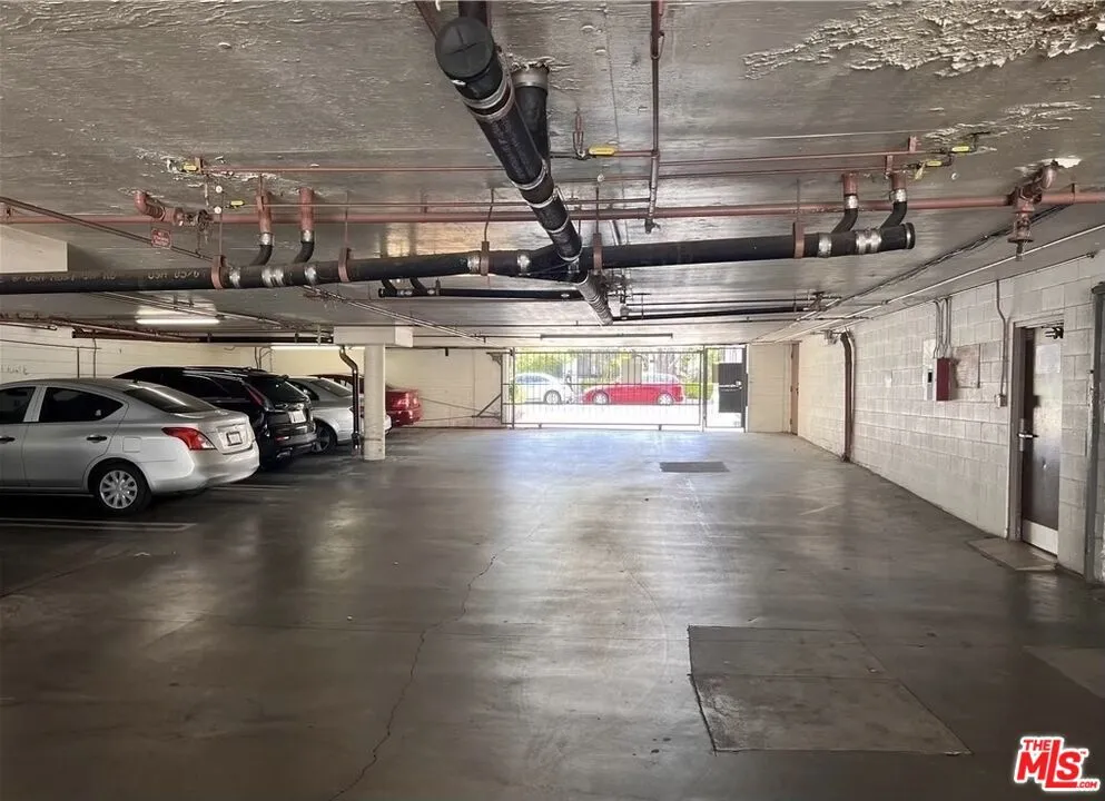 6151 Orange Street #116 Los Angeles, CA 90048