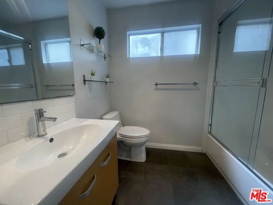 6151 Orange Street #116 Los Angeles, CA 90048