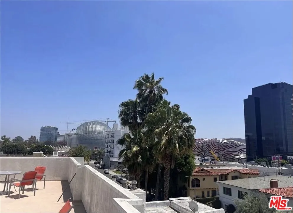 6151 Orange Street #116 Los Angeles, CA 90048