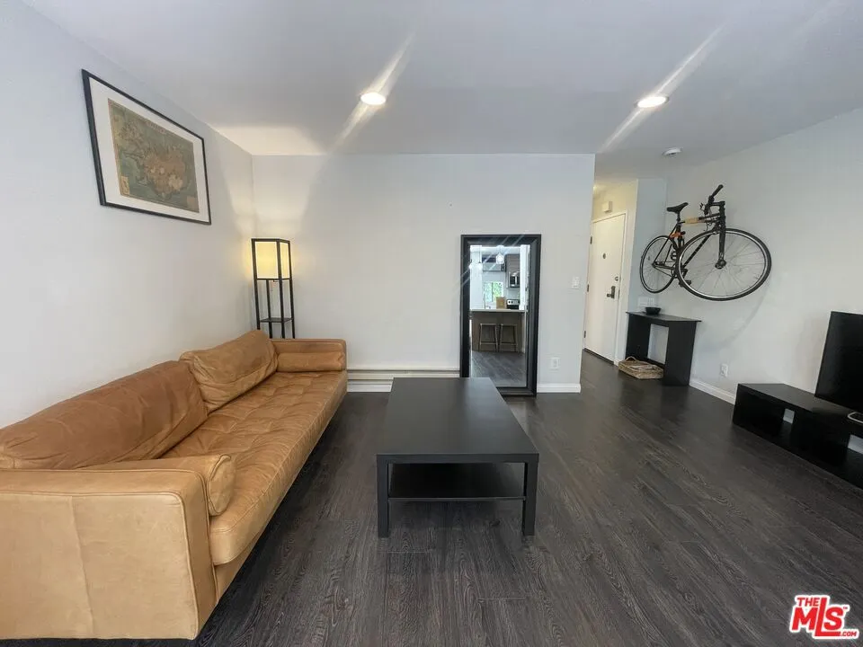 6151 Orange Street #116 Los Angeles, CA 90048