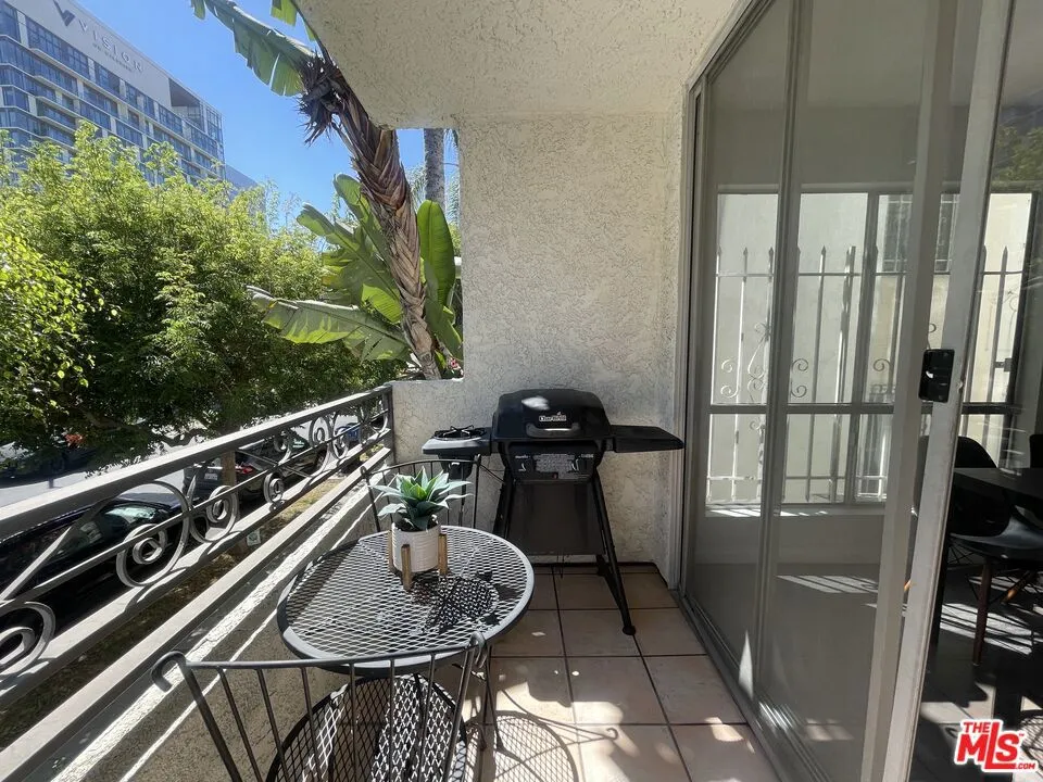 6151 Orange Street #116 Los Angeles, CA 90048