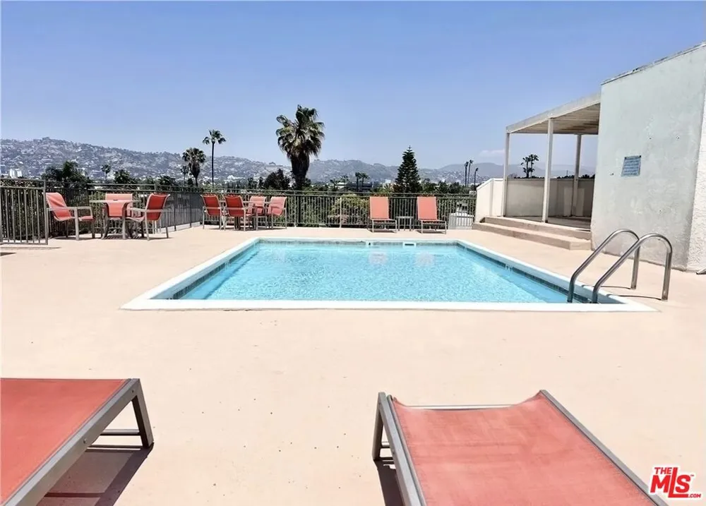 6151 Orange Street #116 Los Angeles, CA 90048