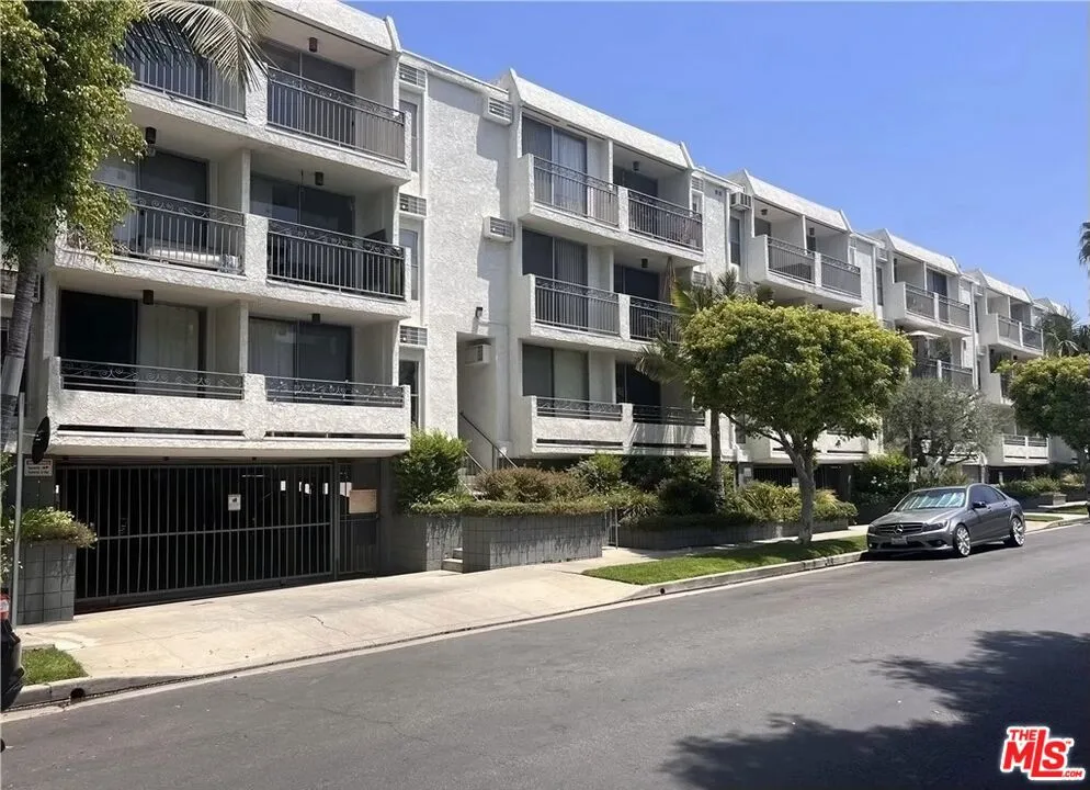 6151 Orange Street #116 Los Angeles, CA 90048