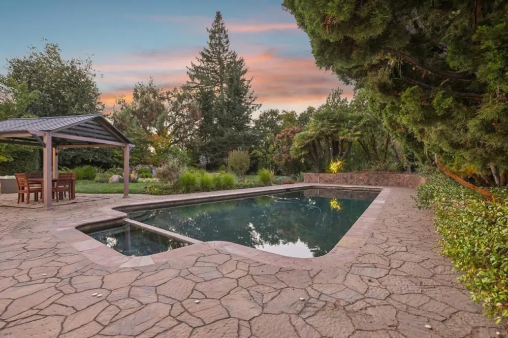 19743 Yuba Court Saratoga, CA 95070