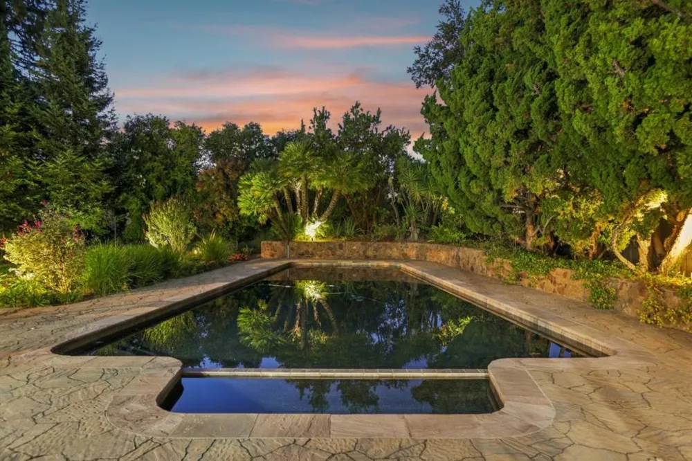 19743 Yuba Court Saratoga, CA 95070