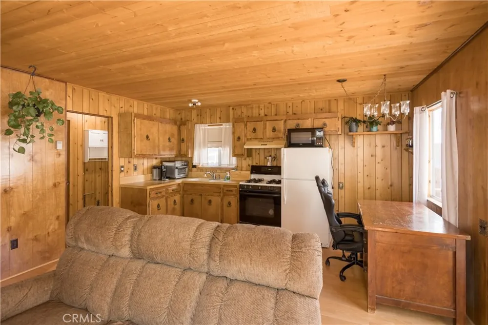 260 Highland Sugarloaf, CA 92386