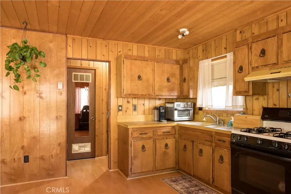 260 Highland Sugarloaf, CA 92386
