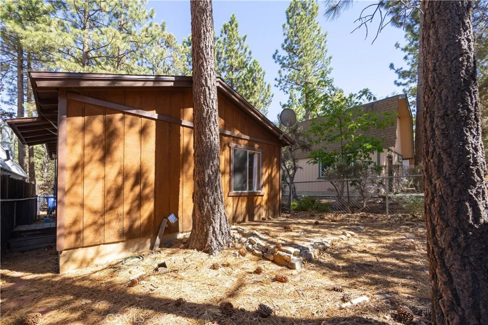 260 Highland Sugarloaf, CA 92386