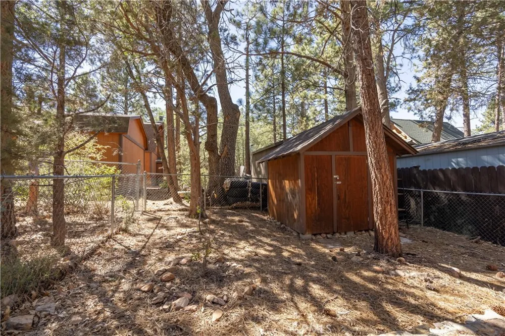 260 Highland Sugarloaf, CA 92386