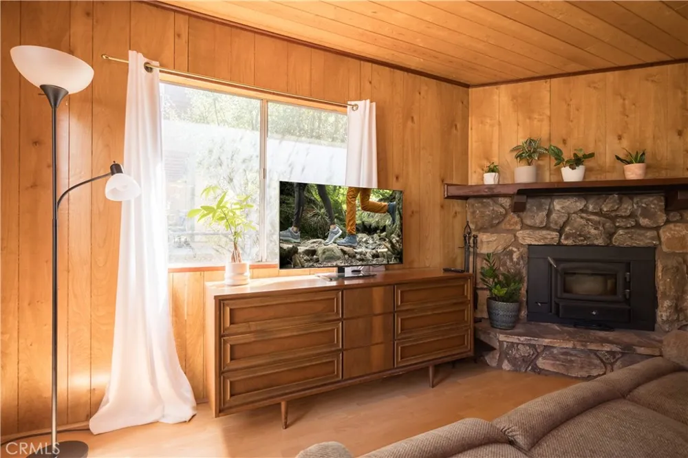 260 Highland Sugarloaf, CA 92386