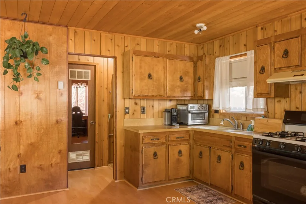 260 Highland Sugarloaf, CA 92386