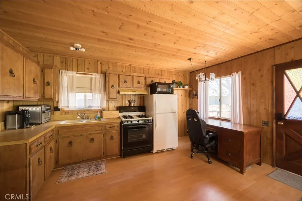 260 Highland Sugarloaf, CA 92386