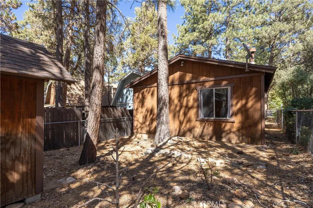 260 Highland Sugarloaf, CA 92386