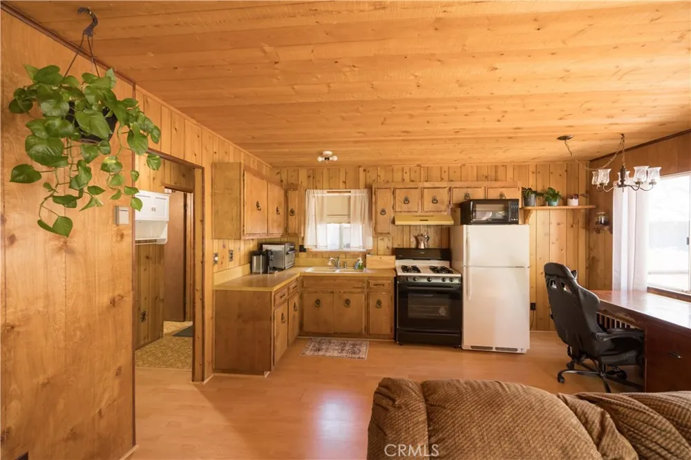 260 Highland Sugarloaf, CA 92386