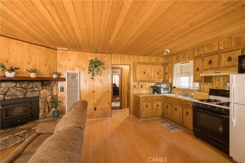 260 Highland Sugarloaf, CA 92386