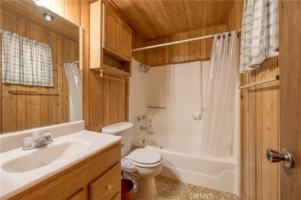 260 Highland Sugarloaf, CA 92386